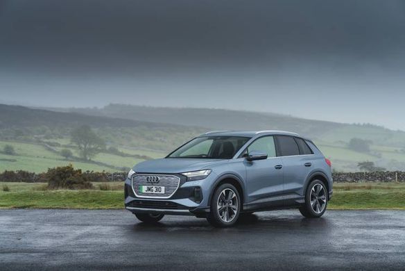 Электромобиль Audi Q4 e-tron 4WD TOP light blue (В дороге)