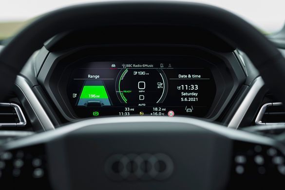 Электромобиль Audi Q4 e-tron 4WD TOP light blue (В дороге)